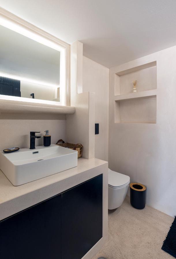 Black And White Apartment Pollonia Ngoại thất bức ảnh